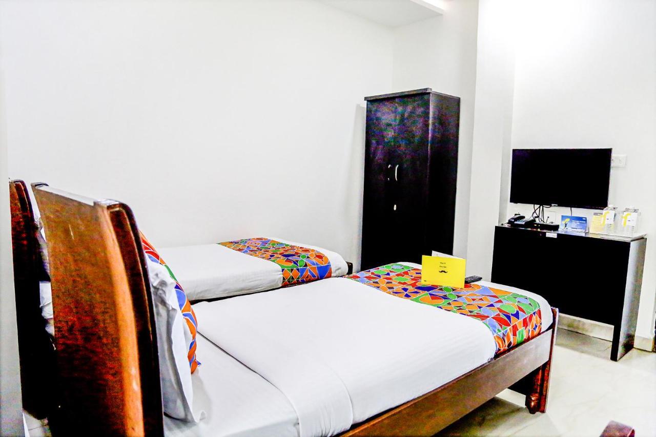Fabexpress Essvee Mg Road Vijayawada Hotell Exteriör bild