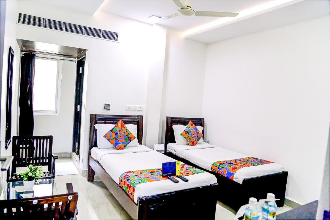 Fabexpress Essvee Mg Road Vijayawada Hotell Exteriör bild