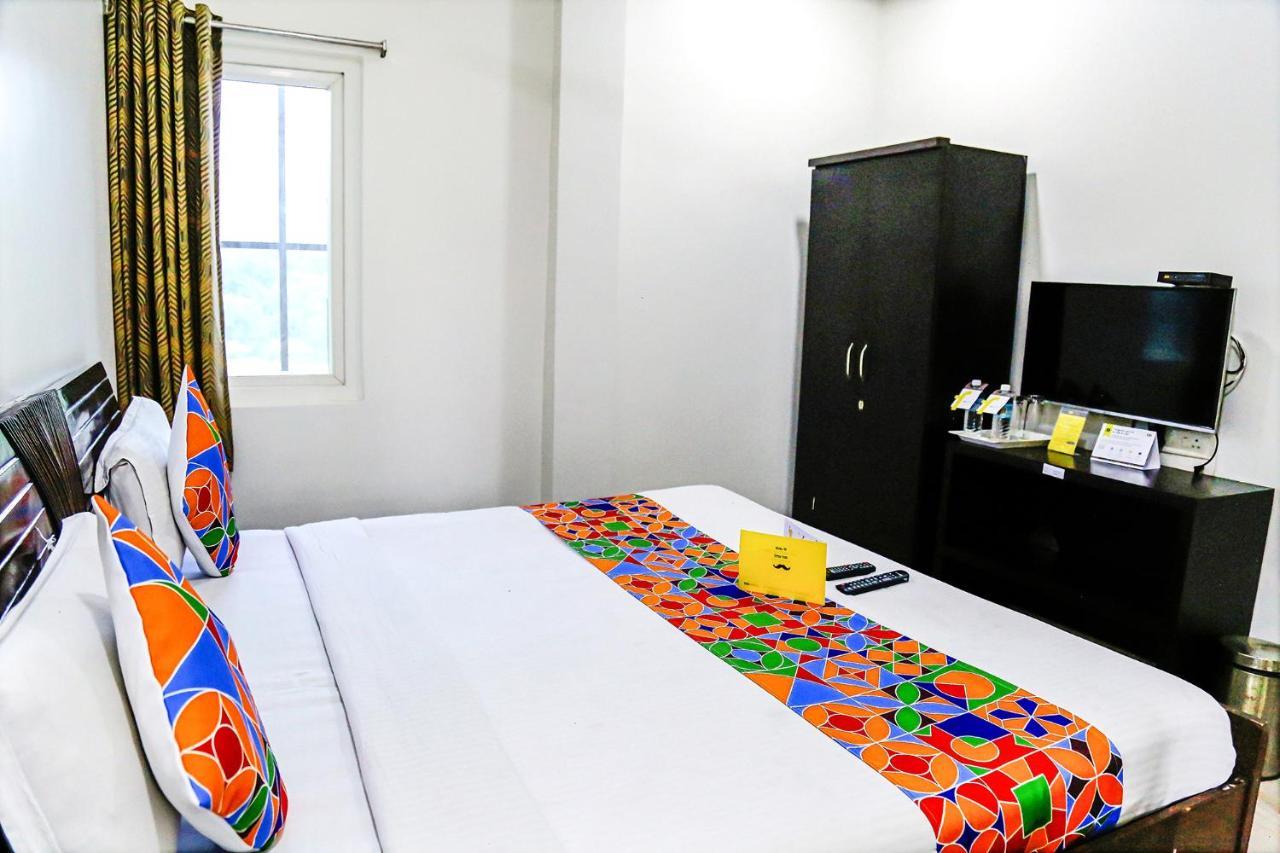 Fabexpress Essvee Mg Road Vijayawada Hotell Exteriör bild