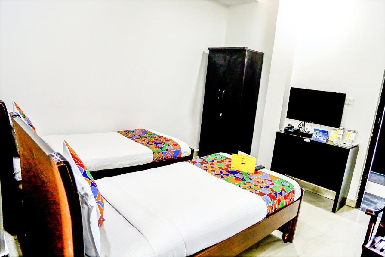 Fabexpress Essvee Mg Road Vijayawada Hotell Exteriör bild