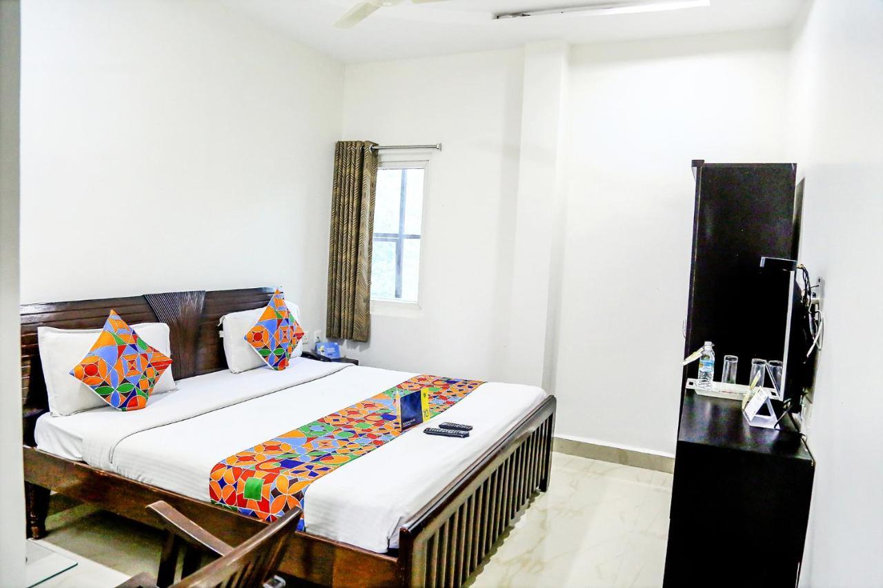 Fabexpress Essvee Mg Road Vijayawada Hotell Exteriör bild